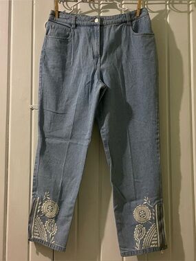 Vintage TOGETHER embroidered jeans-size 8 EUC